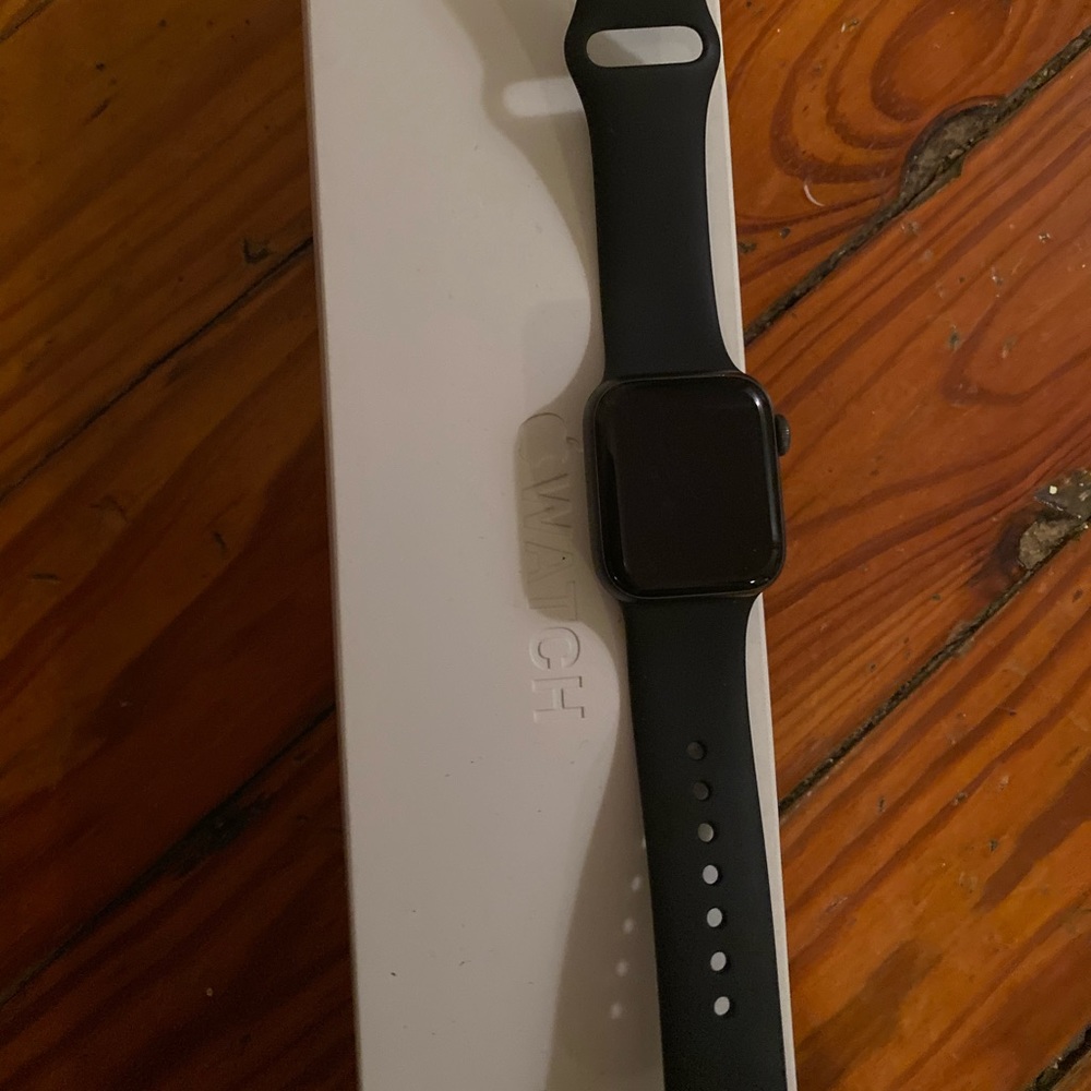 Apple Watch series 4 Verizon cellular 40mm.